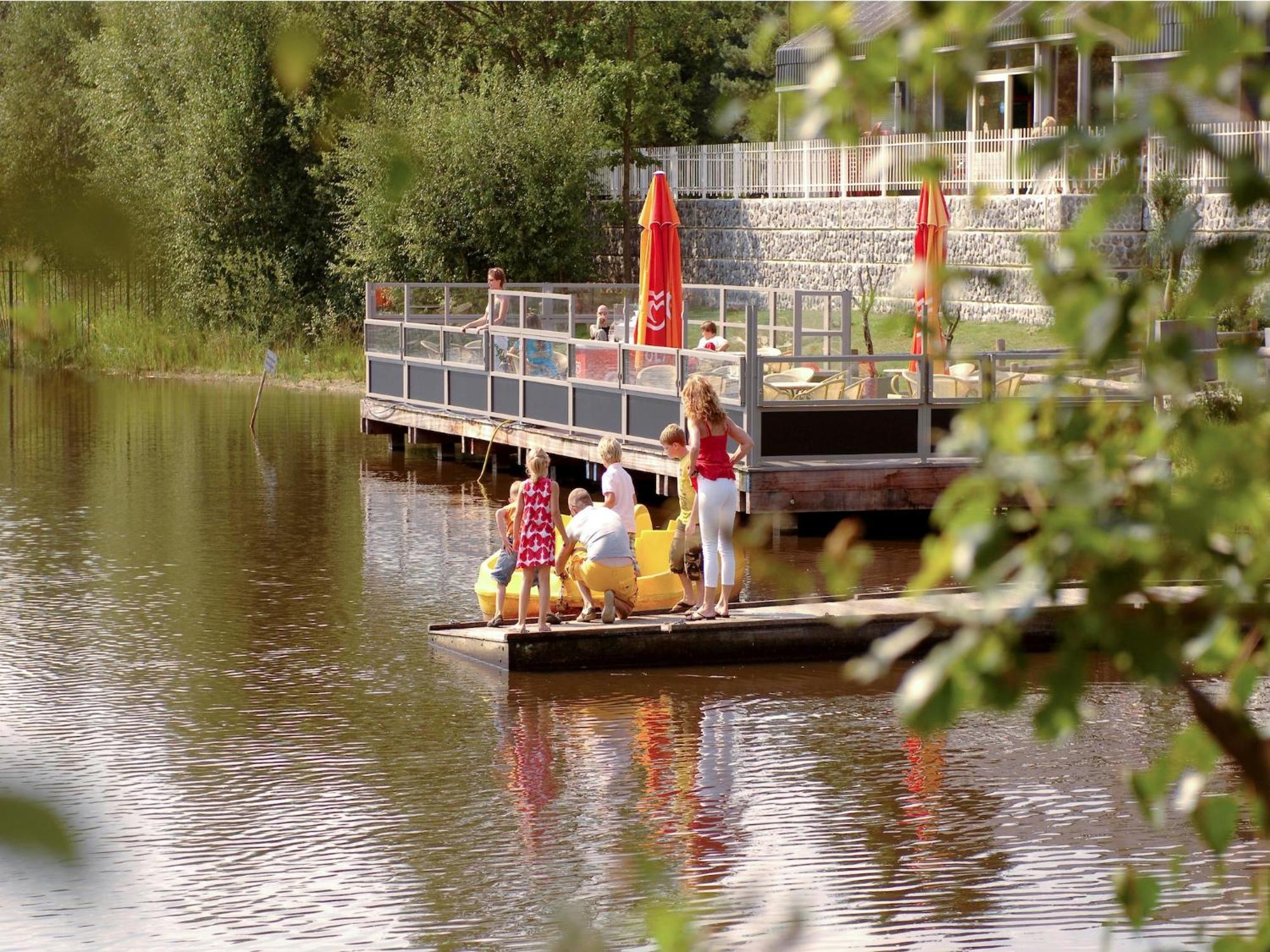 Modern Chalet With Two Bathrooms, On A Holiday Park, 12 Km From Eindhoven Mierlo Exterior foto