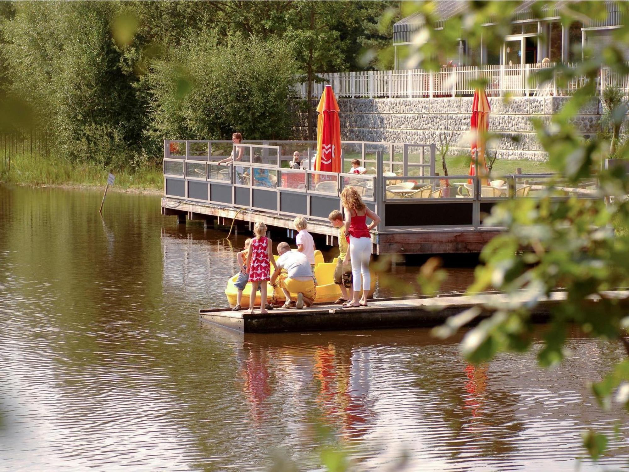 Modern Chalet With Two Bathrooms, On A Holiday Park, 12 Km From Eindhoven Mierlo Exterior foto